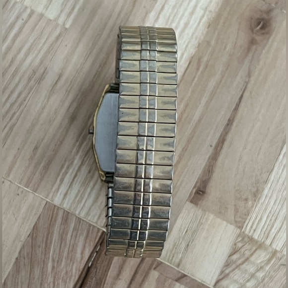 Seiko Vintage Watch Gold Tone Stretch Bracelet and Octagonal Dial Date Window - Picture 10 of 13